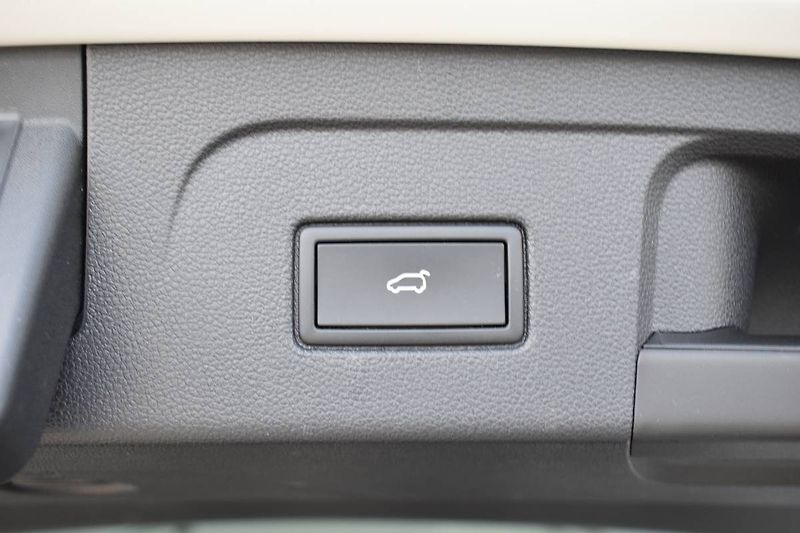 Volkswagen Touran (2022) 1.5TSI 110kW,tažné,záruka,LED - fotka 13 z 25