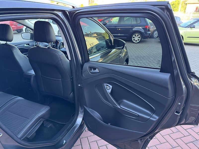 Ford Kuga (2017) 2.0TDCi AWD Xenony Kamera - fotka 17 z 49