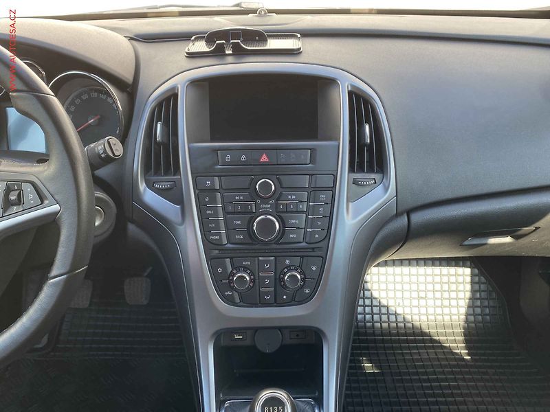 Opel Astra (2015) 1.4i, ČR, AC, tempo, +pneu - fotka 12 z 17