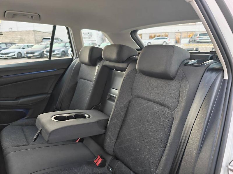 Volkswagen Golf Life 6G 1,5TSi - fotka 8 z 22