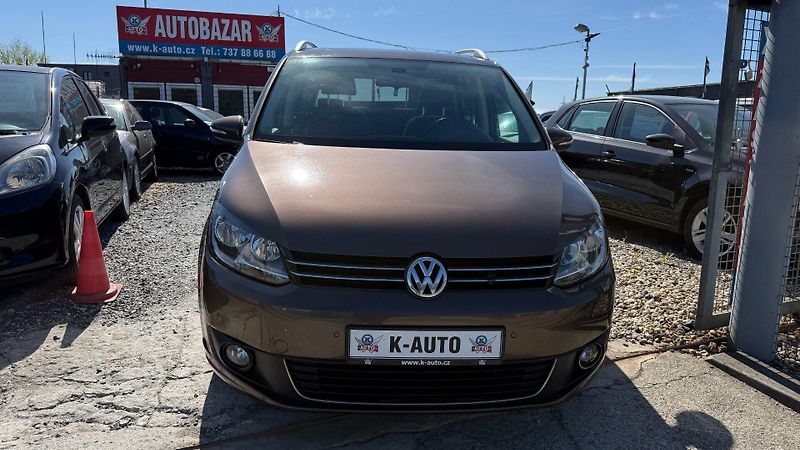 Volkswagen Touran (2011) 1.6TDi 77kW REZERVOVANO - fotka 2 z 23