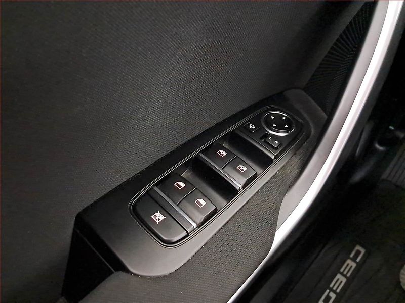 Kia Ceed (2026) 1.5 T-GDI - fotka 18 z 19