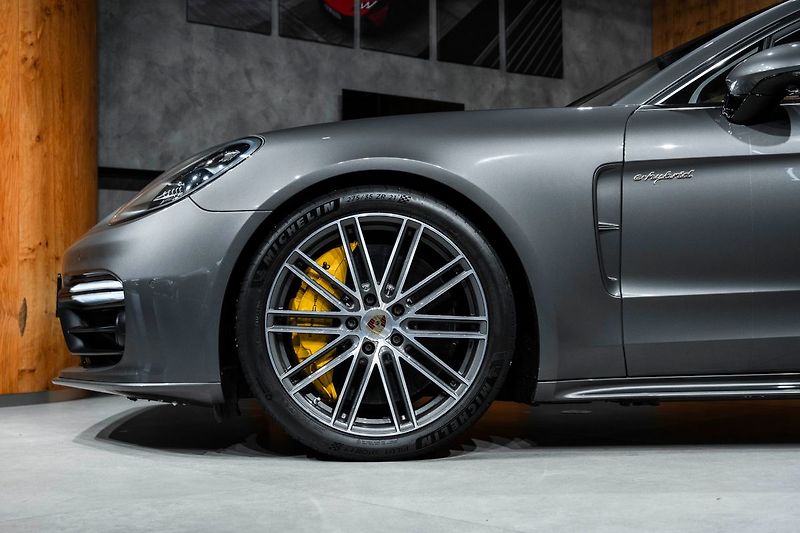 Porsche Panamera Turbo S E-hybrid, SportDesign, - fotka 2 z 25