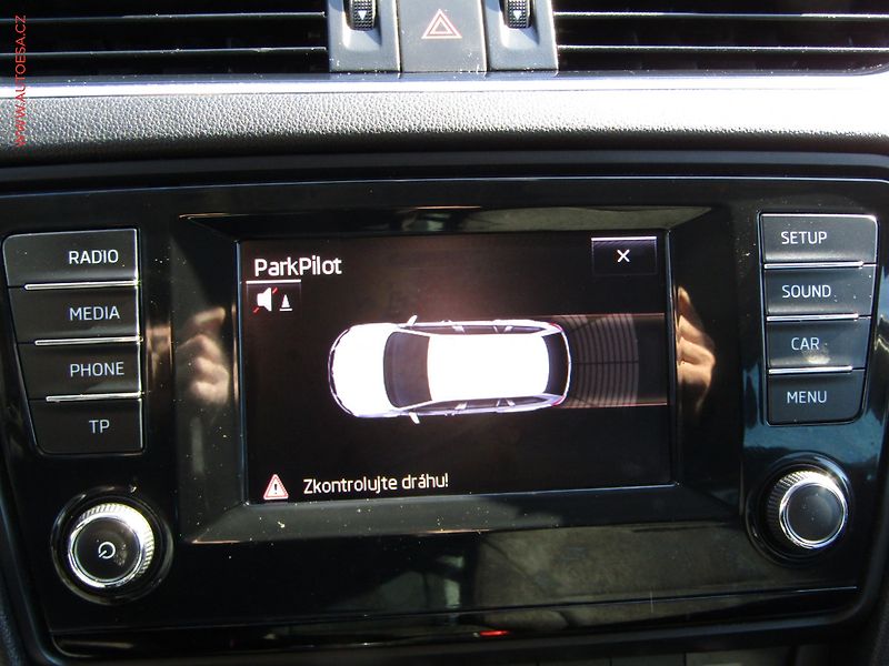 Škoda Octavia (2014) 1.6 TDi, Style, bixen - fotka 15 z 20