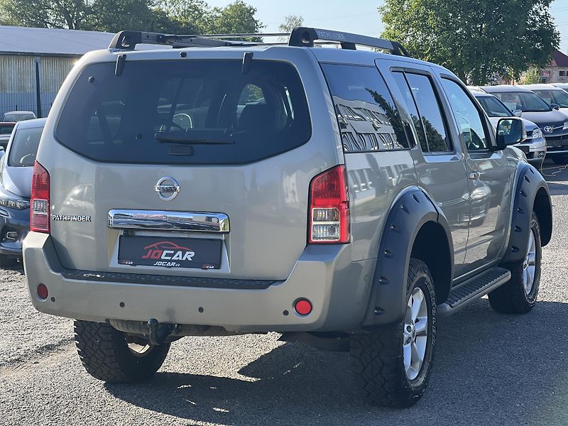 Nissan Pathfinder 2.5DCi 4x4 AUTOMAT 7MÍST  - fotka 7 z 43