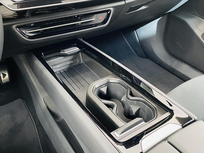 Volkswagen ID.7 Tourer 0,0 210 kW 77 kWh Pro - fotka 21 z 28