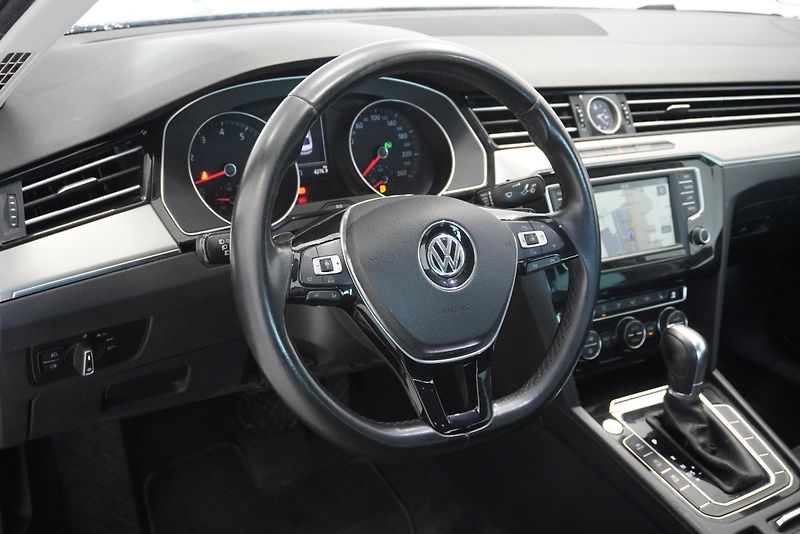 Volkswagen Passat 2.0TSi 165kW AUTOMAT - fotka 13 z 30