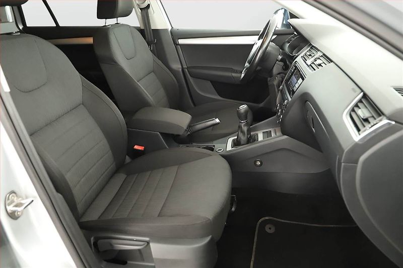 Škoda Octavia (2014) 1.6 TDI, Tempomat - fotka 7 z 13