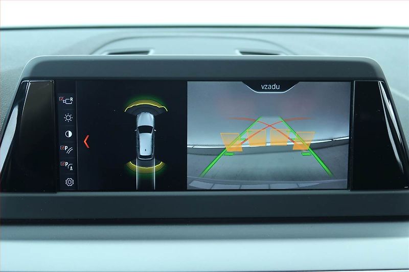 BMW Řada 5 (2018) 520d xDrive, 4X4, Automat - fotka 19 z 25