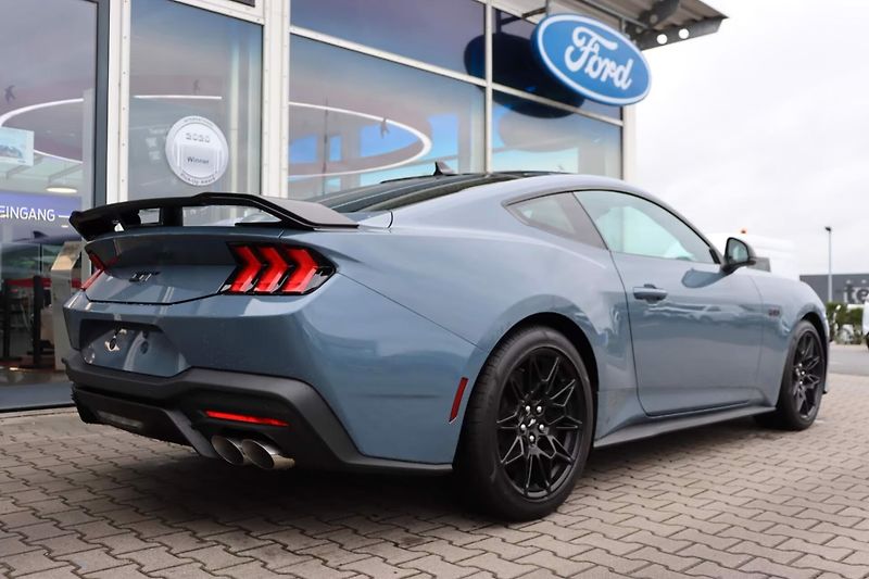 Ford Mustang (2026) 5.0 MagneRide GT-Styling - fotka 6 z 28