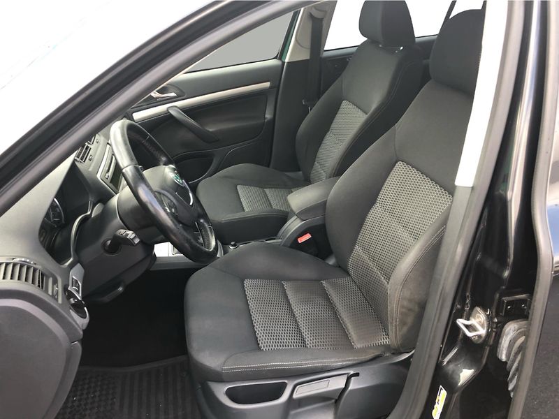 Škoda Octavia Combi 1.6 TDi Elegance - fotka 11 z 28