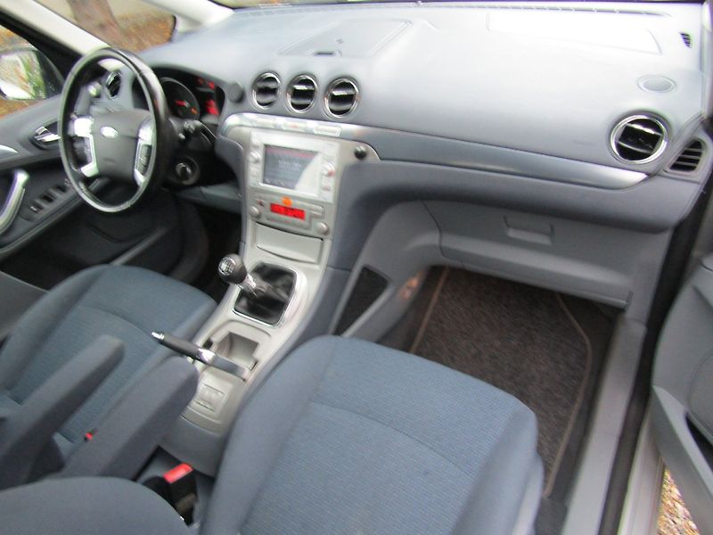 Ford Galaxy (2006) 2.0 TDCi 96kW  ZIMNÍ PNEU 7MÍS - fotka 14 z 40