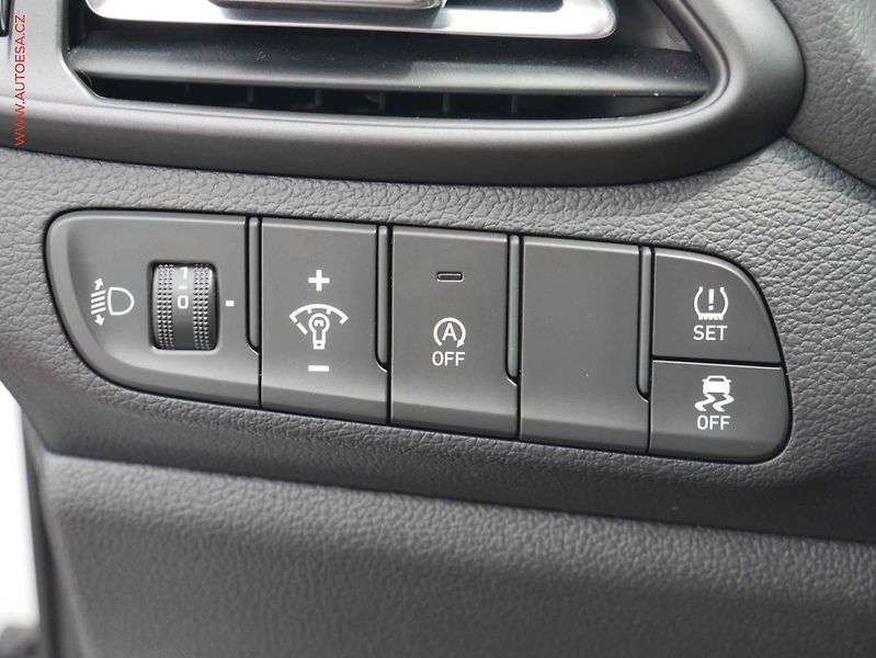 Hyundai i30 (2022) 1.5 T-GDi, 1.maj,ČR, Navi - fotka 17 z 23