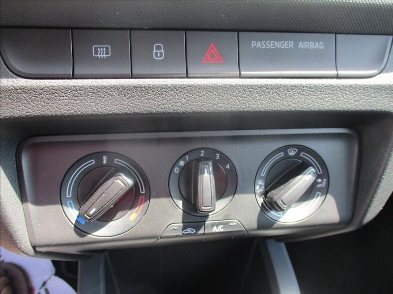 Škoda Fabia 1,0 TSI, klima,servis,DPH,CZ, - fotka 11 z 23