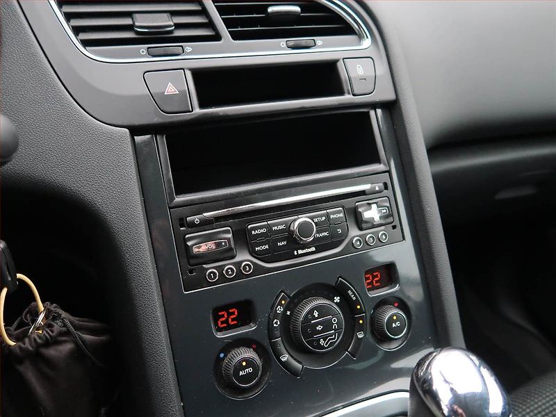 Peugeot 5008 (2014) Active Pack 1.6 HDi, Automat - fotka 12 z 19