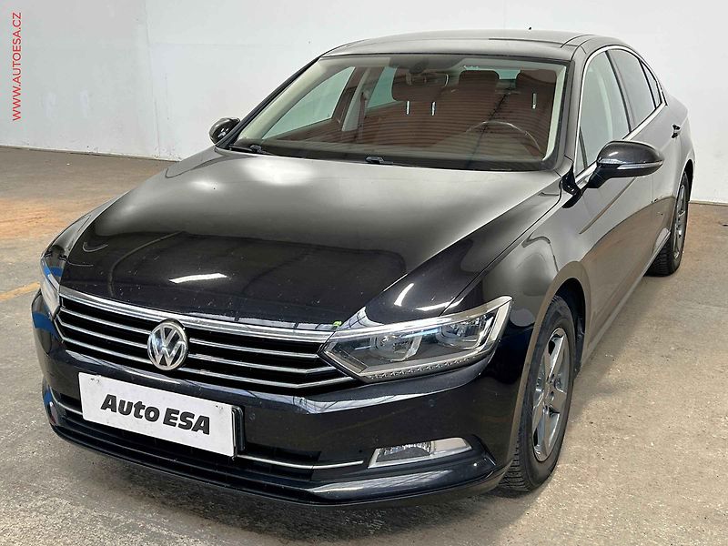 Volkswagen Passat (2015) 1.4TSi, 1.maj, LED, navi - fotka 3 z 18