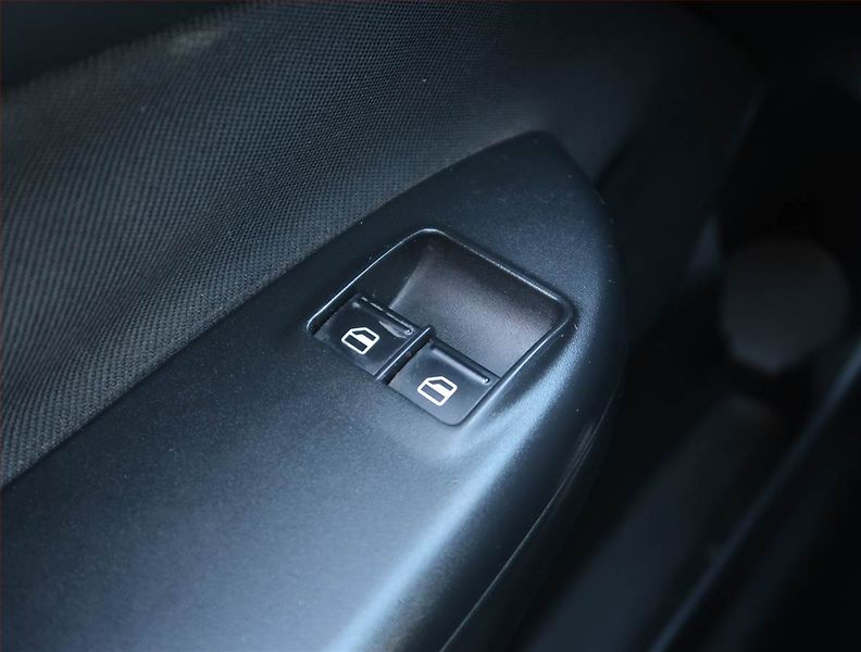 Škoda Octavia (2008) Ambiente 1.6, nová STK, Klima - fotka 14 z 15