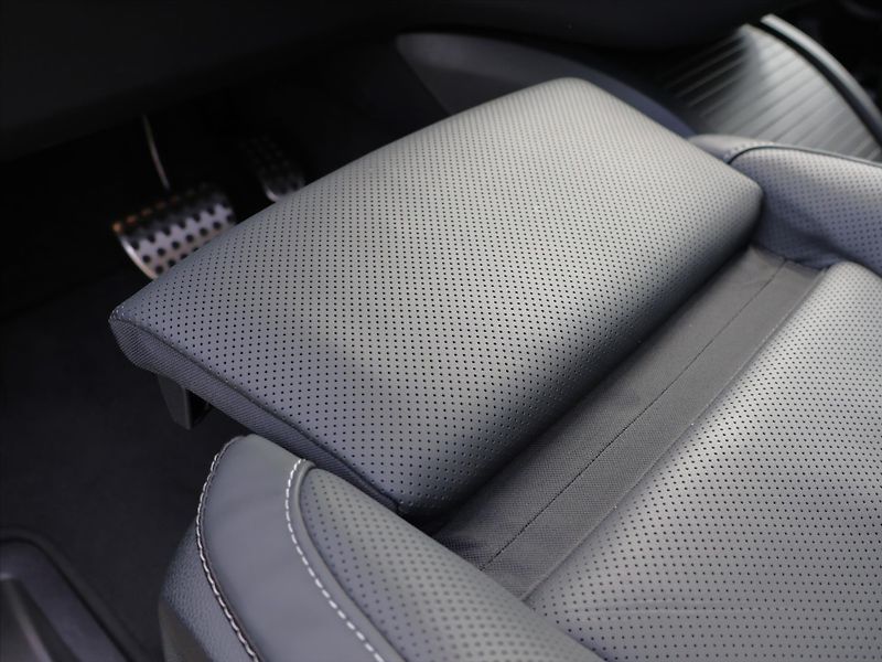 Mercedes-Benz Třídy V 2,0 300d 4Matic Long Exclusive - fotka 42 z 54