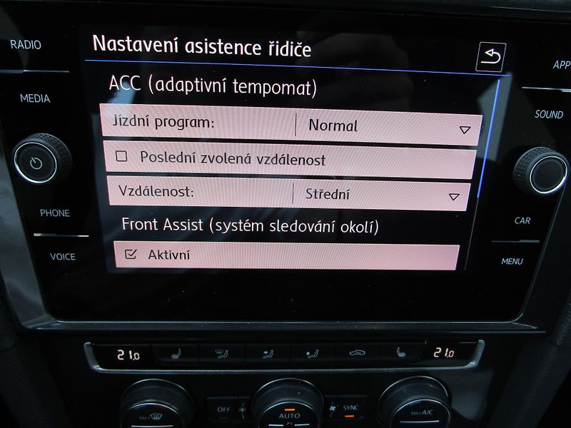 Volkswagen Golf 1.4TSI Maraton edition - fotka 19 z 22