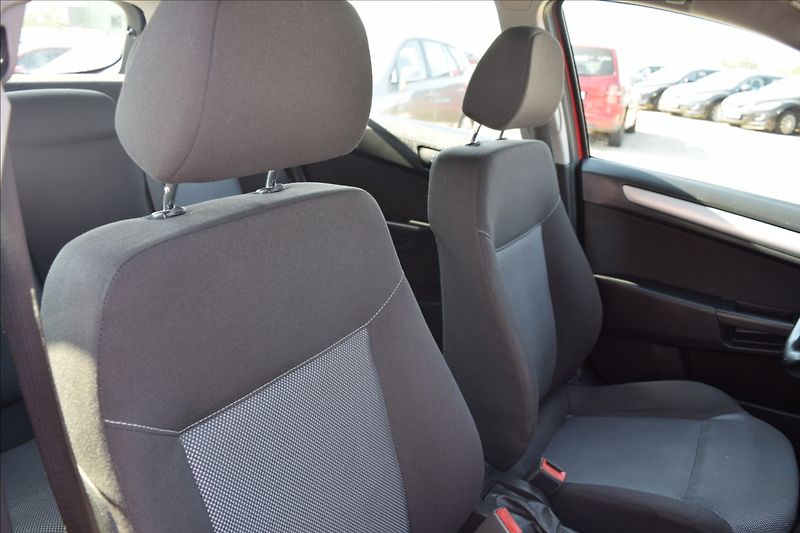 Opel Astra 1,4 i 66KW KLIMA ALU VÝHŘEV - fotka 24 z 50