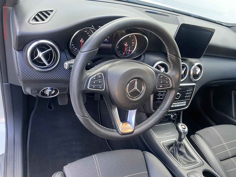 Mercedes-Benz Třídy A (2016) 1.6i A180, LED, navi - fotka 12 z 18