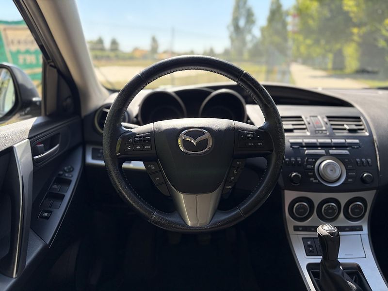 Mazda 3 1.6 90th Anniversary - fotka 23 z 29