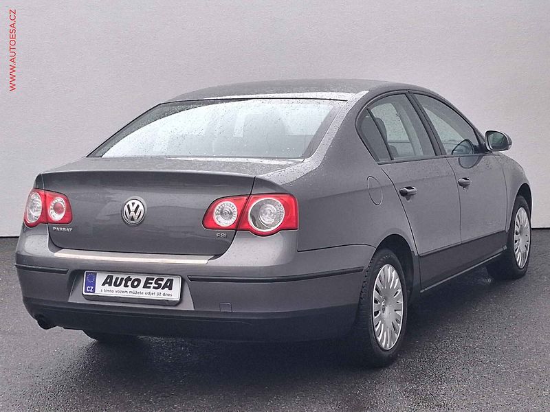 Volkswagen Passat (2006) 1.6i, autoAC, temp - fotka 4 z 15