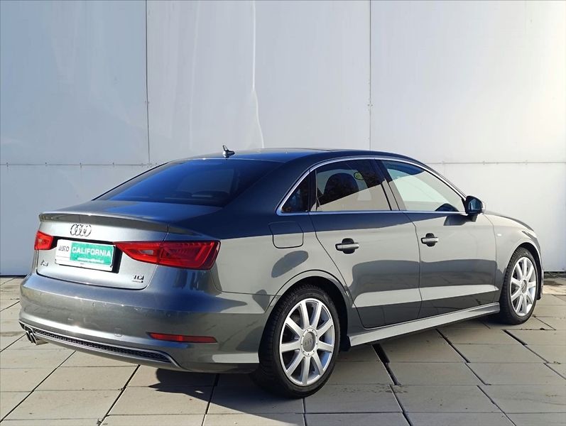 Audi A3 2,0 TDi S-Line Navi,Bi-xenon - fotka 6 z 39