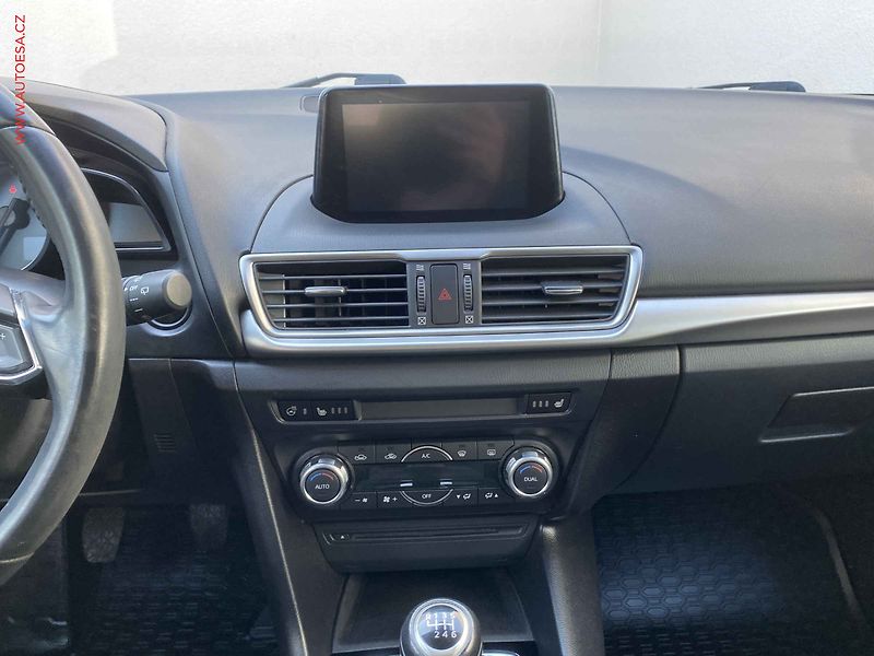 Mazda 3 (2019) 2.0i, LED, navi - fotka 12 z 21