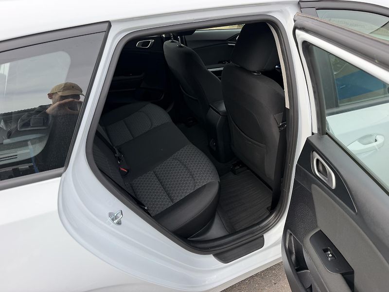 Kia Ceed Kombi 1,5i 103kW  - fotka 20 z 21