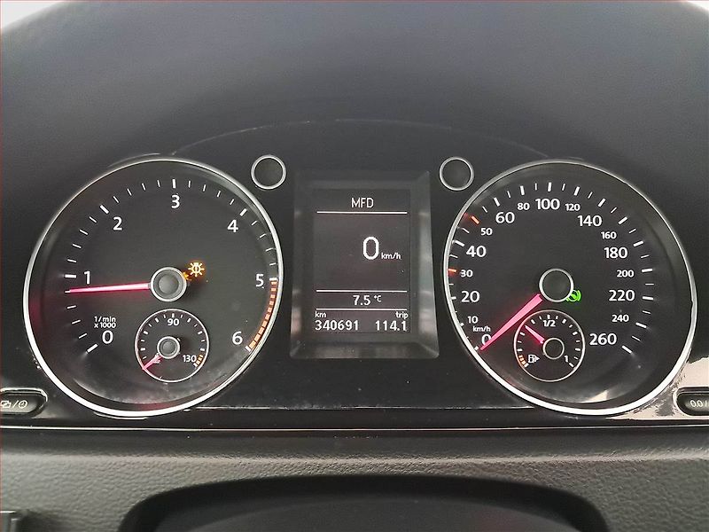 Volkswagen Passat (2013) 2.0 TDI, Automat, Navi - fotka 11 z 16
