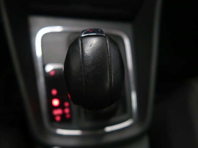 Seat Leon 2,0 TDI 110KW DSG Stylance - fotka 27 z 33