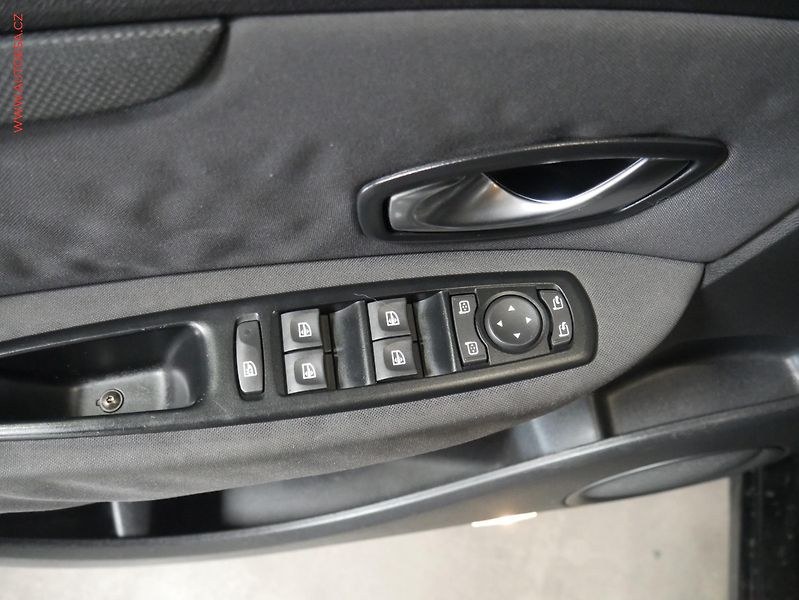Renault Scénic (2010) 1.9dCi 7míst, autoAC, temp - fotka 12 z 21