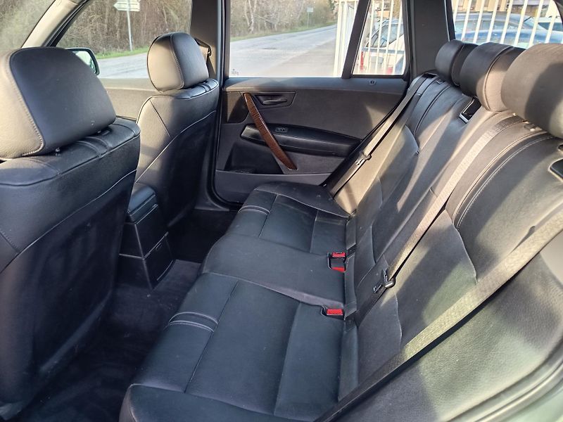 BMW X3 (2004) 3.0i automat - fotka 35 z 38
