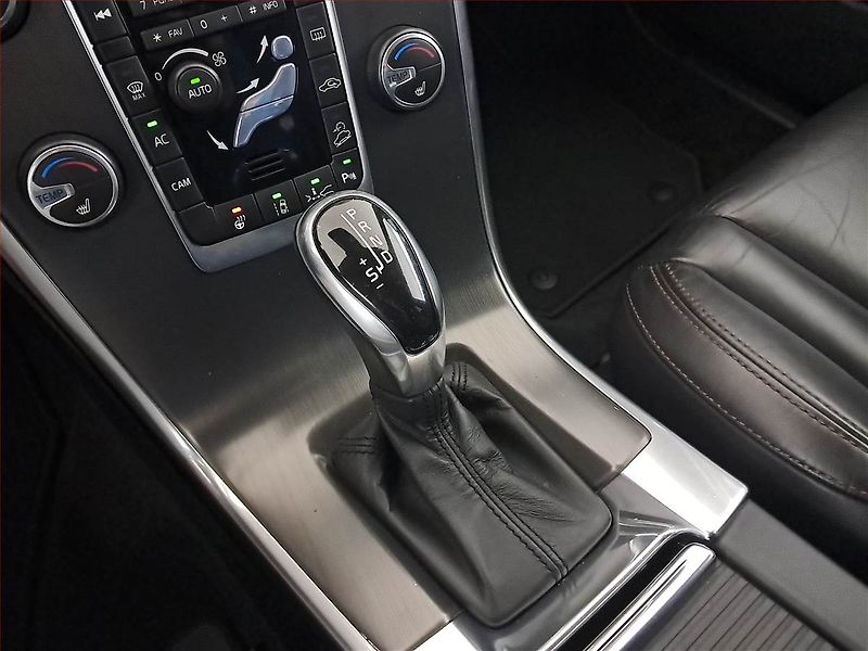 Volvo XC60 (2014) Summum T6, 4X4, Automat - fotka 13 z 19