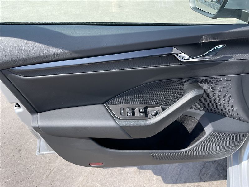 Škoda Octavia 2,0 TDI Combi Ambition Plus - fotka 15 z 24