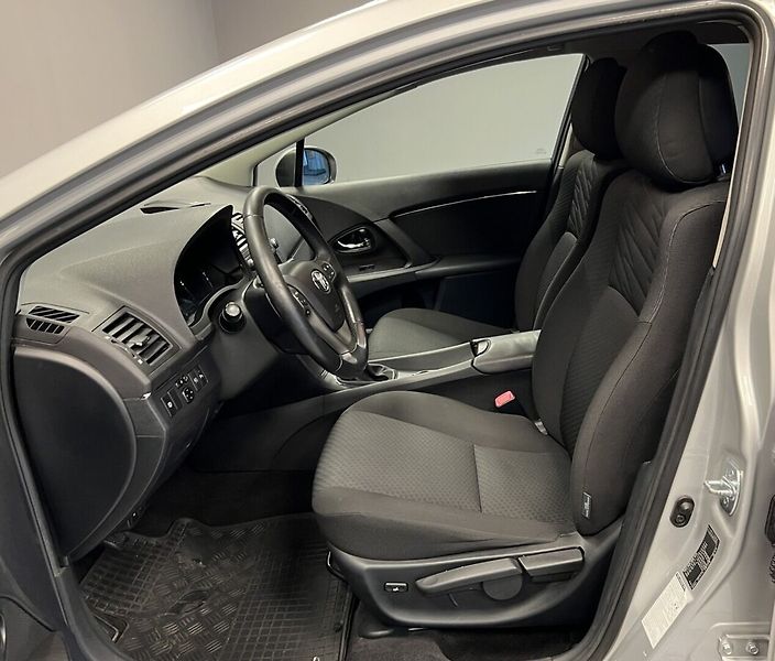 Toyota Avensis 1.8 VVT-i Sol - fotka 7 z 15