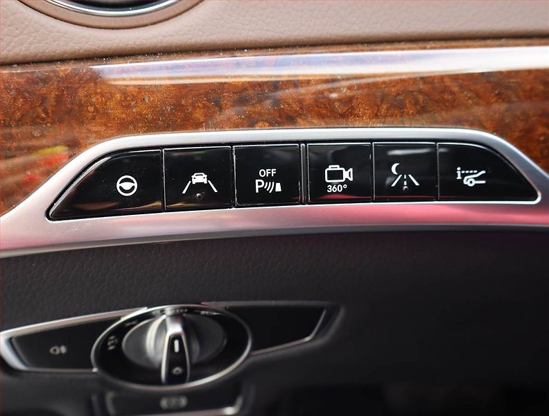 Mercedes-Benz Třídy S (2017) S 500 4MATIC - fotka 20 z 29