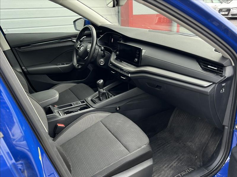 Škoda Octavia 2,0 TDI 110kW Ambition Combi - fotka 19 z 26