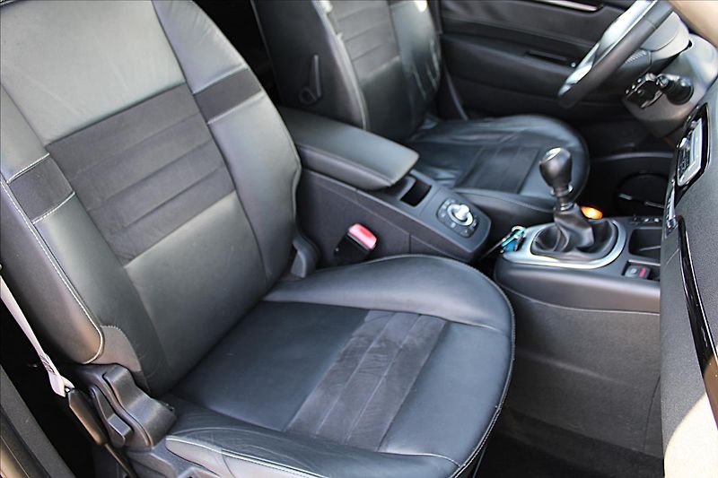 Renault Scénic 1,6 dCi  KEYLESS,7.MÍST,BOSE - fotka 22 z 34