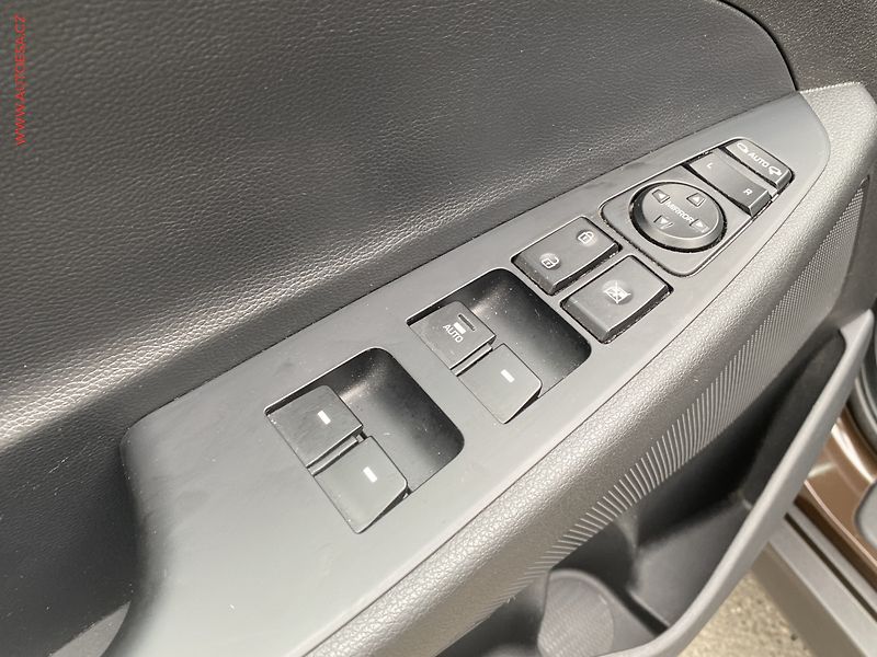 Hyundai Tucson (2017) 1.6 GDi, Trend, kamera - fotka 13 z 18