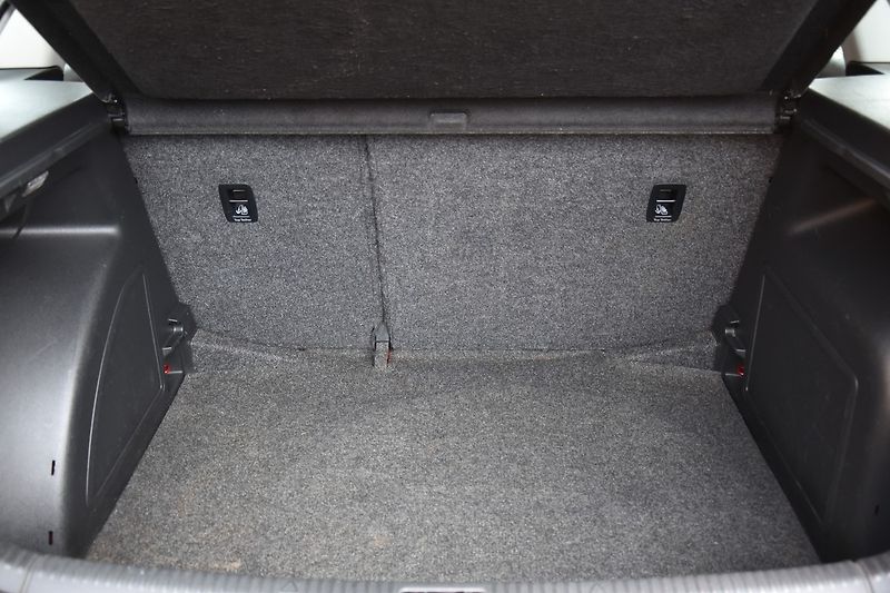 Škoda Rapid 1.6 TDi CR SPACEBACK STYLE - fotka 31 z 33