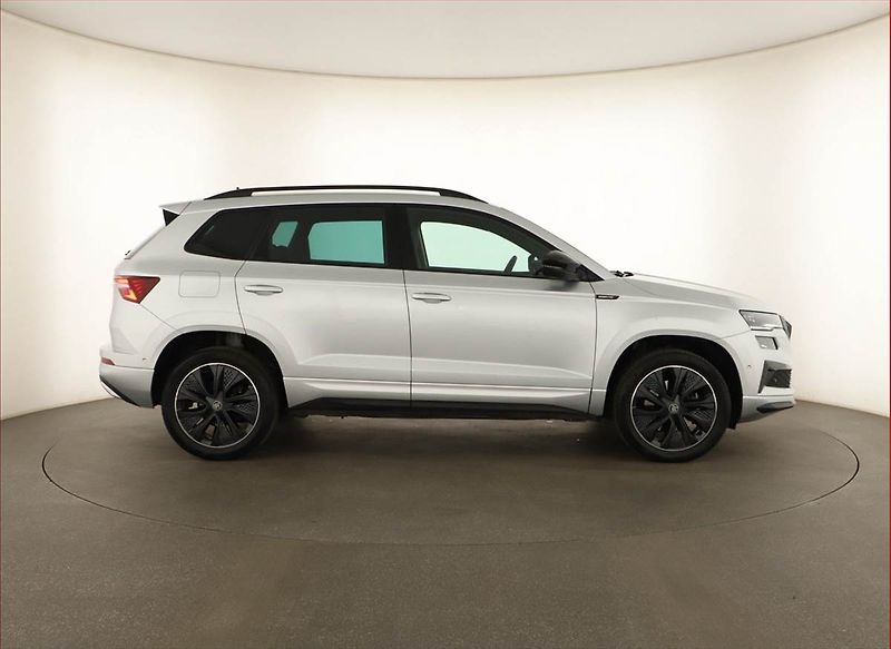 Škoda Karoq (2025) 1.5 TSI, SPORTLINE, AUTOMAT - fotka 6 z 19