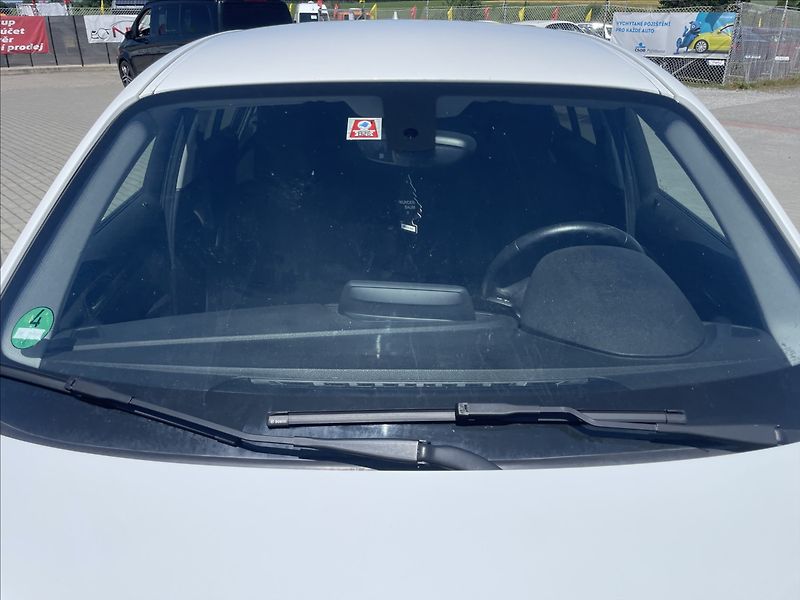 BMW Řada 1 2,0 d 110kw xDrive - fotka 27 z 33