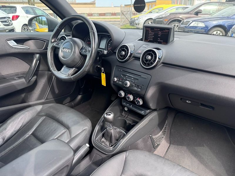 Audi A1 (2011) 1,2 TFSI 63 KW NOVÁ SPOJKA STK - fotka 43 z 50