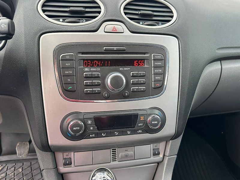 Ford Focus (2010) 1.6TDCi, 66KW, VYHŘ. SEDADLA - fotka 13 z 22