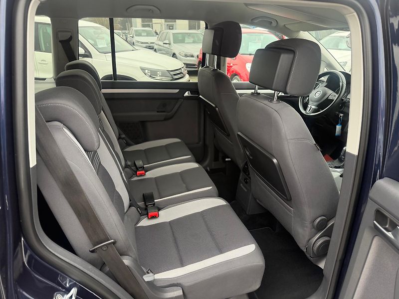 Volkswagen Touran 2.0 TDI DSG - fotka 11 z 13
