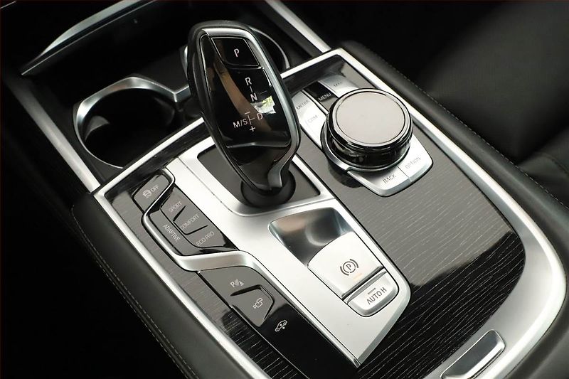 BMW Řada 7 (2019) M Paket 730 d xDrive, ČR - fotka 10 z 31