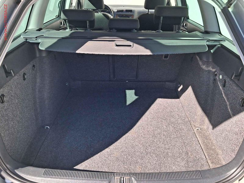 Škoda Octavia (2012) 1.6 TDi, 2.maj,ČR, Elegance - fotka 7 z 16