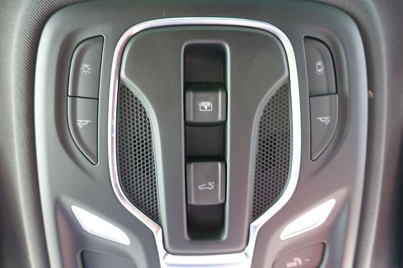 MG HS 1,5i 119kW M/T Elegance Panora - fotka 29 z 33
